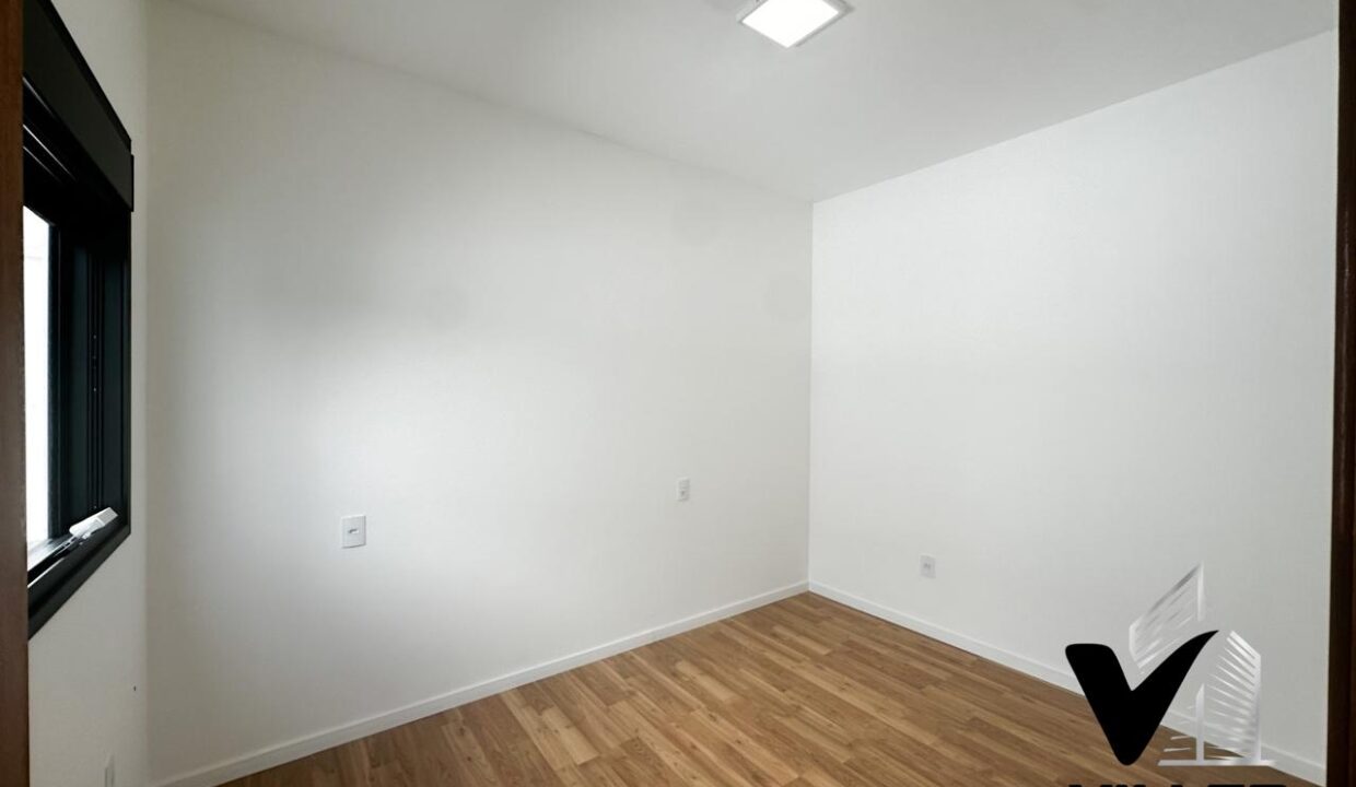 1000038381